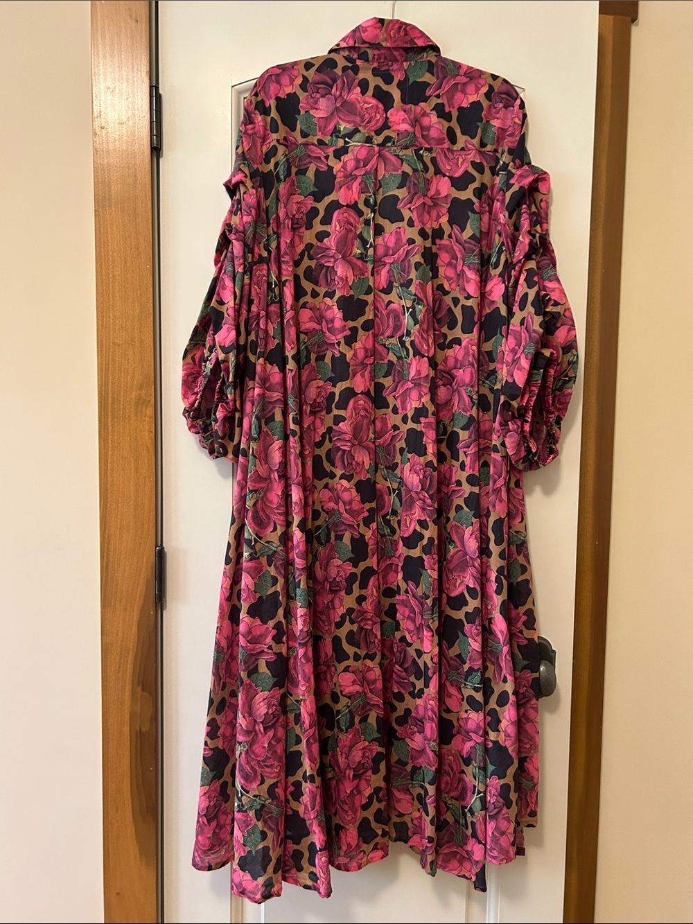 A Rare Bird Floral High-Low Button-Front Rose Leopard Duster in Pink - Picture 10 of 16